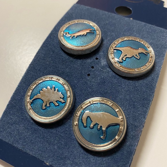 Universal Studios Jurassic World Blue Pin Set New - Picture 5 of 12